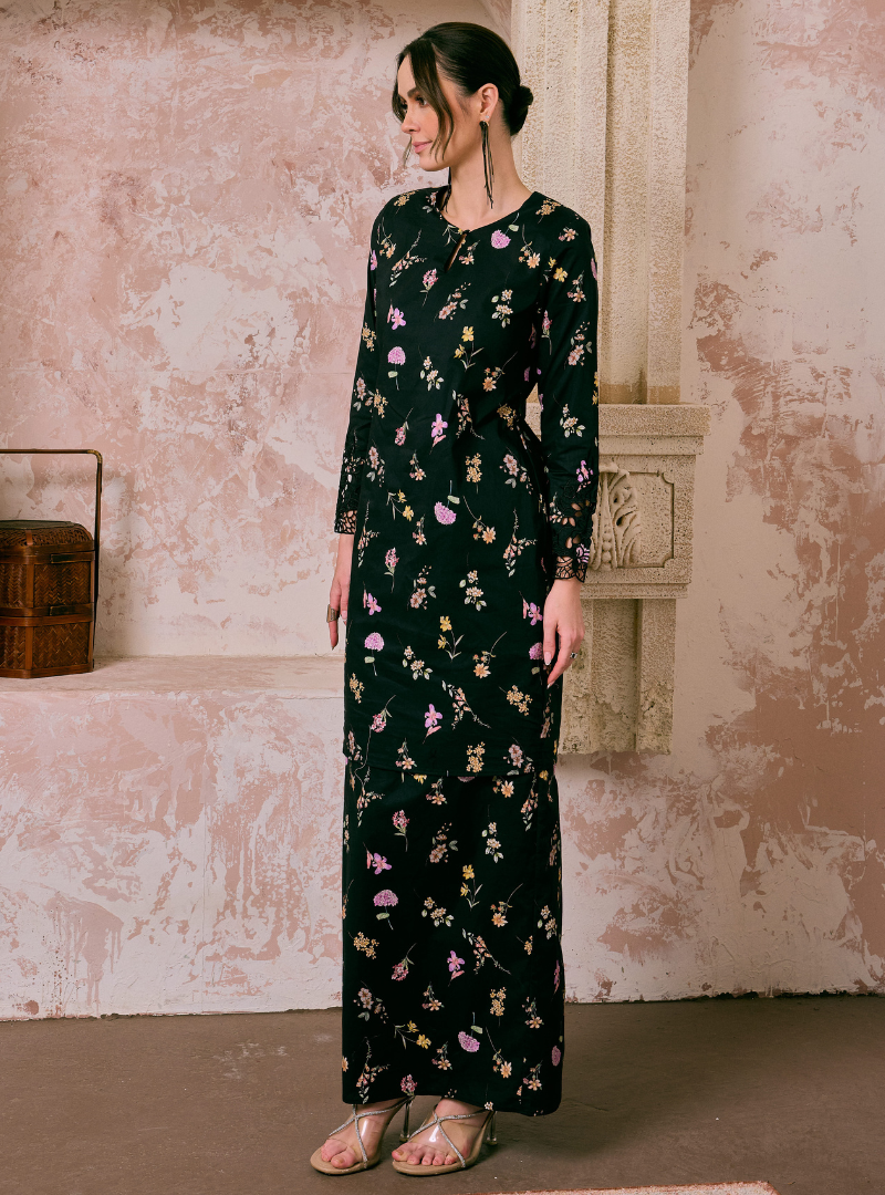 Santun Mia Kurung Pahang - Black Flower