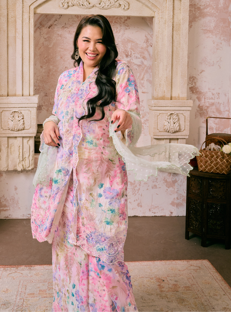 Santun Kadijah Embroidered Kebarung - Pink